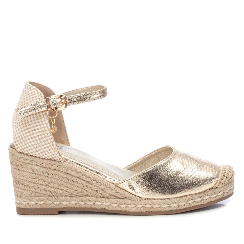 XTI / ZAPATO SRA TEXTIL ORO / CAJA DE 8 PARES