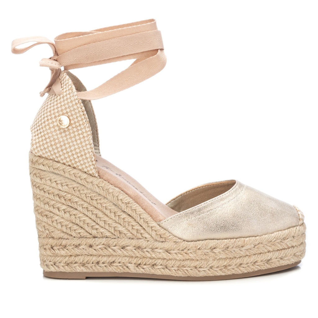 XTI / ZAPATO SRA C. ORO / CAJA DE 8 PARES