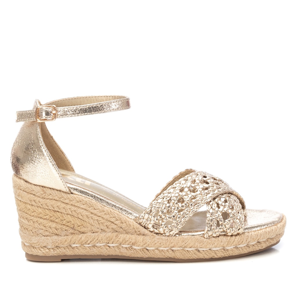 XTI / SANDALIA SRA TEXTIL ORO / CAJA DE 8 PARES